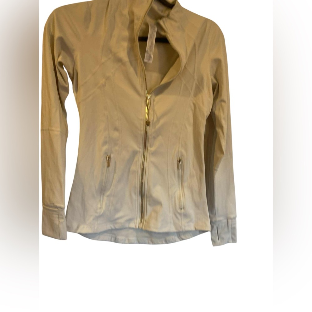 89. NWOT Lululemon define full zip jacket LIGHT IVORY/ GOLD size 2